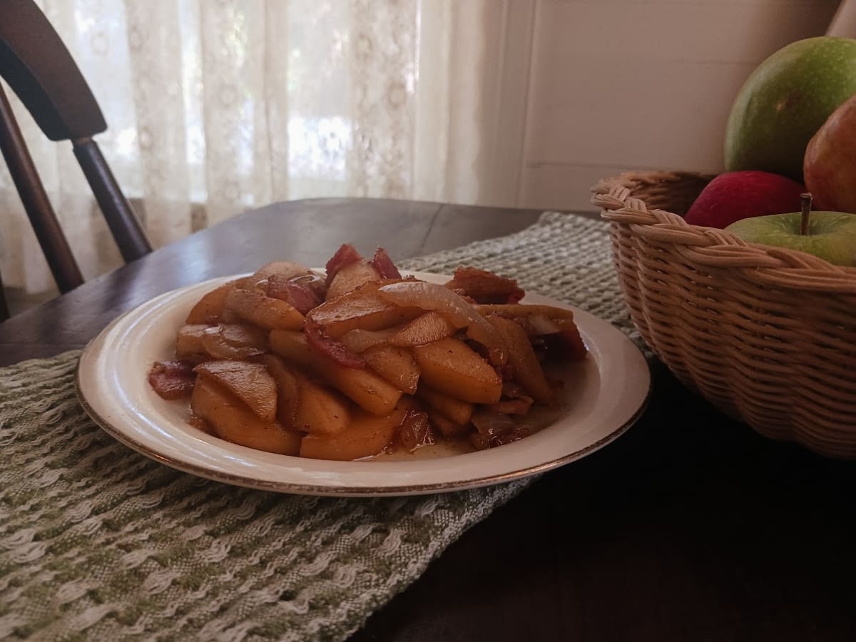 Fried apples with bacon and onions