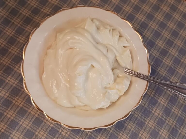 Easy Homemade Mayonnaise - thick and creamy!