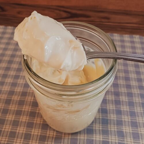 Easy homemade mayonnaise that is thick and creamy!
